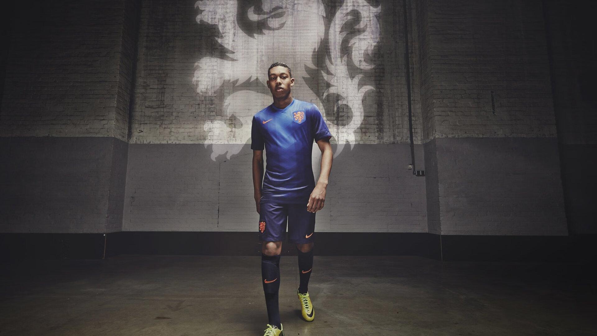 切尔西十月最佳球员候选揭晓，埃斯特旺、凯塞多、詹姆斯领衔争夺